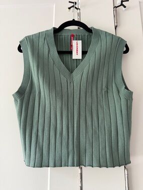 UNIONBAY Ribbed V-Neck Sweater Vest in Sage